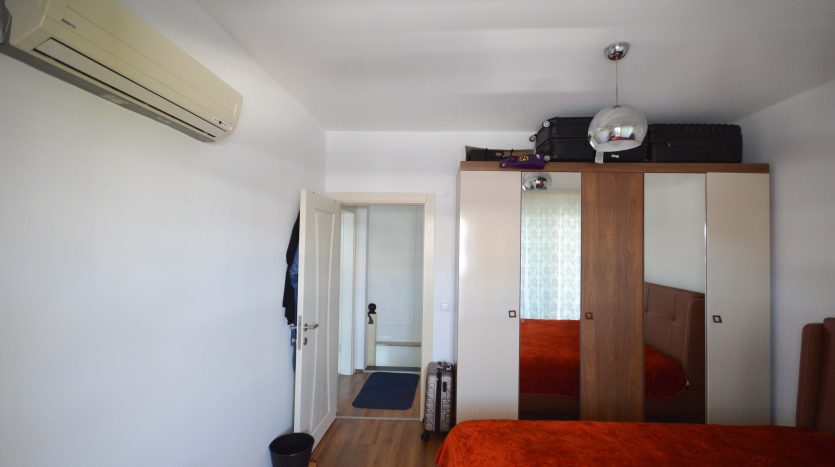 2+1 Duplex apartment in Kestel 300 m to the beach